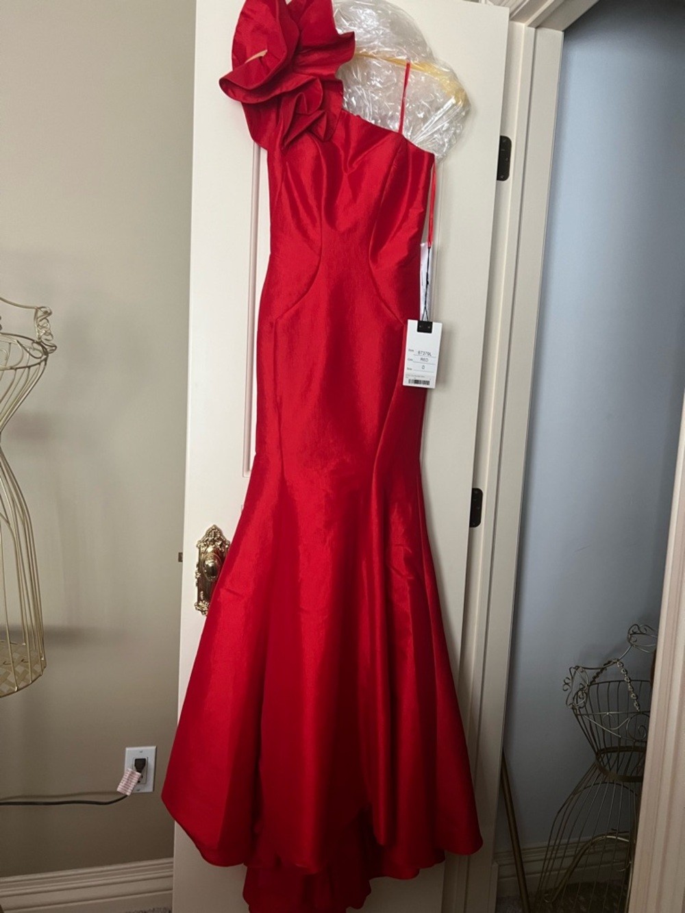 Mac Duggal Red One-Shoulder Ruffled Mermaid Gown